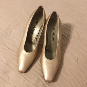 Authentic ST JOHN GOLD SHOES 10B